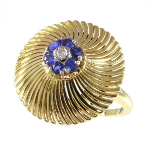 Iconic Vintage 18K Gold Ring from the Sixties, Set with Diamond and Sapphires